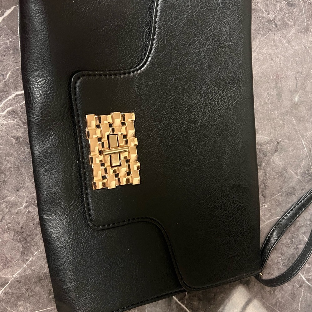 Mid size purse blk RAMPAGE